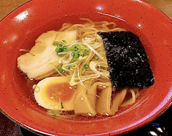「ハーフ醤油ラーメン　630円」@万葉倶楽部 横浜みなとみらい お食事処の写真