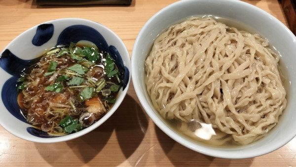 「つけ麺大盛り　手揉み麺1,250円」@自家製麺 ロビンソンの写真