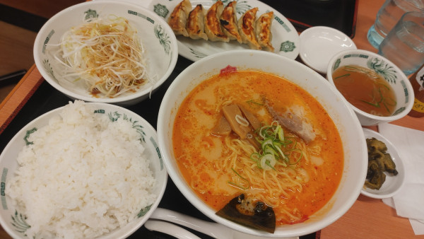 「ピリ辛とんこつネギラーメン・麺大盛・ライスセット・飯大盛」@日高屋 鶴見シークレイン店の写真