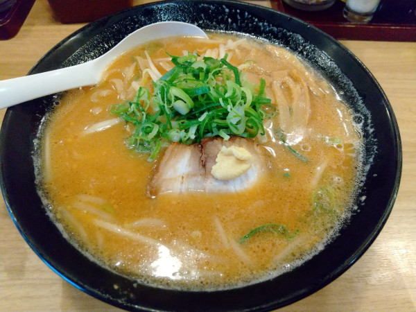 「濃厚味噌らーめん　820円」@威風 青山店の写真