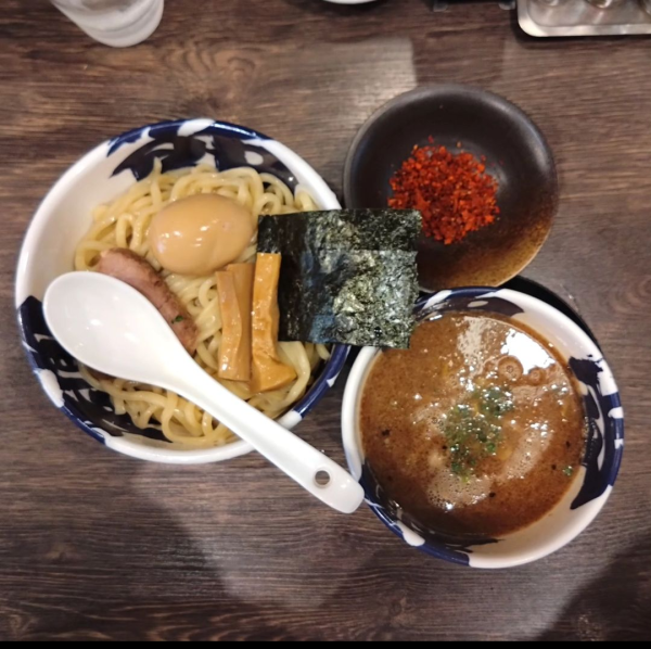 「節骨濃厚たいぞう辛つけめん 味玉」@節骨麺たいぞう 葛西店の写真