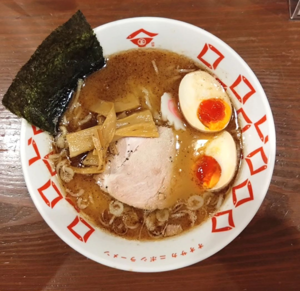 「煮干しラーメン 味玉」@煮干しらーめん 玉五郎 大阪駅前第四ビル店の写真