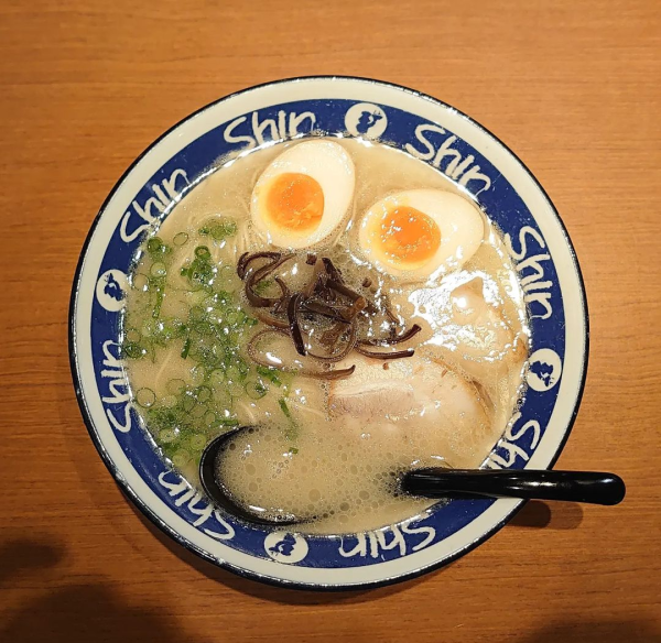 「煮玉子入りらーめん」@博多ラーメン ShinShin 博多デイトス店の写真