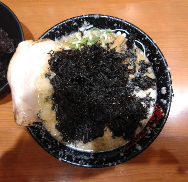 「岩のり背脂中華そば 追加岩のり、替玉」@金澤濃厚豚骨ラーメン 神仙の写真