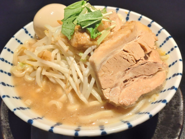 「ロクスイラーメン＋豚増し＋味玉」@鹿粋軒の写真