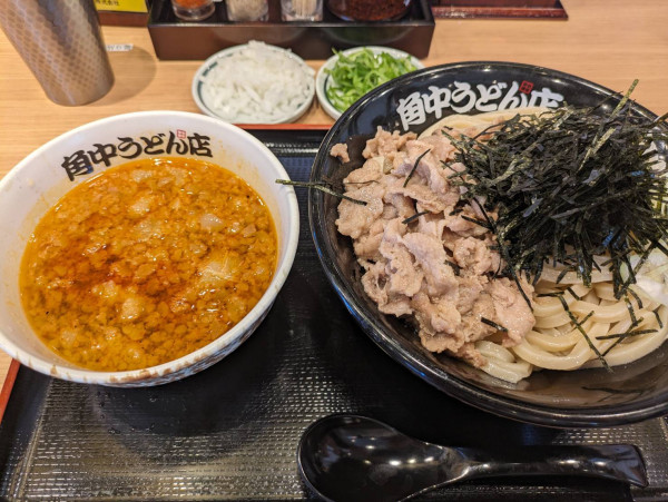 「辛肉つけうどん」@角中うどん店の写真