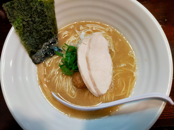 「濃厚鶏白湯そば850円」@麺屋 ゆるり。の写真