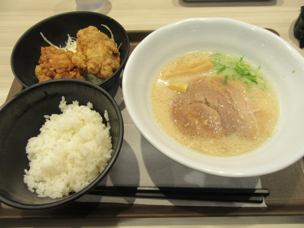 「白てんがら 唐揚げ＋ごはんセット（１１００円）」@ごはんどき 阿見店の写真