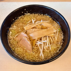 しょうゆらあめん（880円）