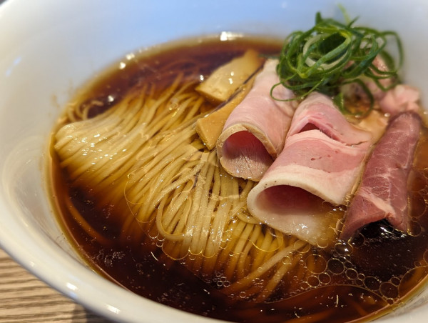 「地鶏光麺醤油」@支那そば 鋳の写真