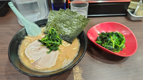「醤油ラーメン﹢ほうれん草」@らーめん家 せんだい 鶴ヶ峰本店の写真