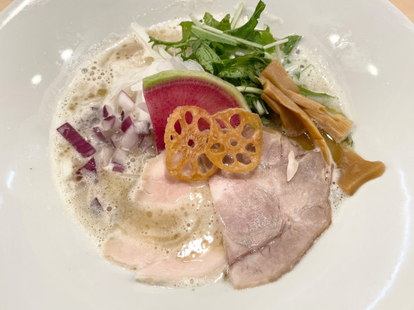 「濃厚鶏白湯そば」@尊 栄住吉店の写真