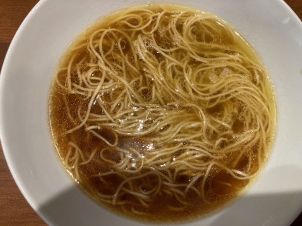 「かけ（具なし）醤油そば 720円」@中華そば 卯月屋の写真