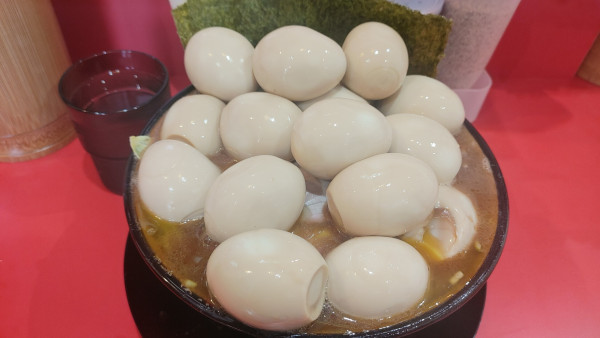 「特製ラーメン 中 (味玉✘17) ￥1,300」@大輝家直系横浜家系ラーメン 大元家の写真