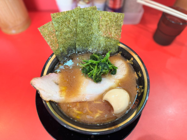 「ラーメン(並)麺硬め850円＋無料味玉」@大輝家直系横浜家系ラーメン 大元家の写真
