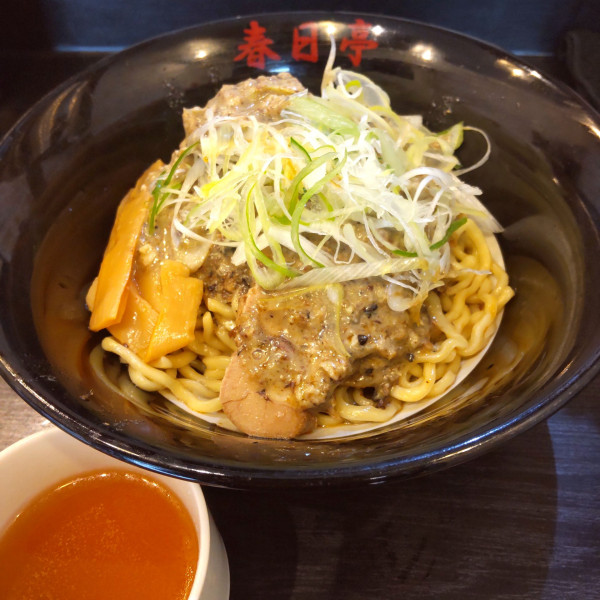 「【期間限定/数量限定】セメント煮干し油そば（￥890）」@油そば 春日亭 自由が丘店の写真