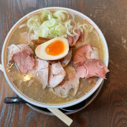 チャーシュー麺味玉付き　麺中盛