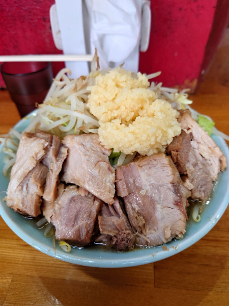 「チャーシュー麺  野菜マシ  ニンニク」@ラーメン髭の写真
