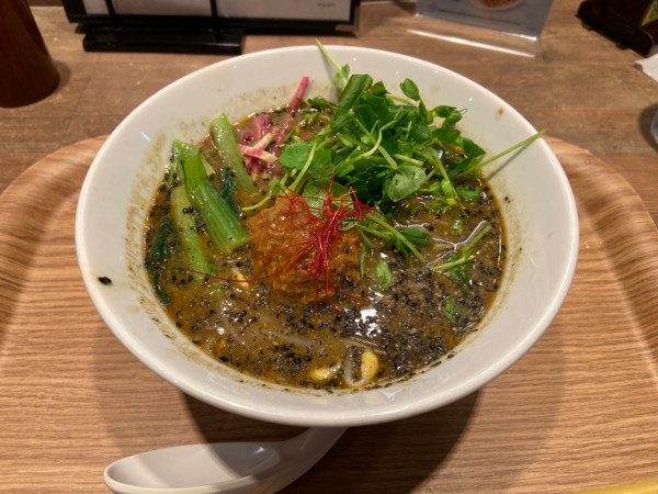 「黒胡麻たんたん麺(1100円)」@T’sたんたん ecute上野店の写真