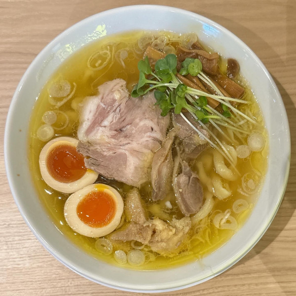 「塩味玉中華そば」@手打 親鶏中華そば綾川 大成店の写真