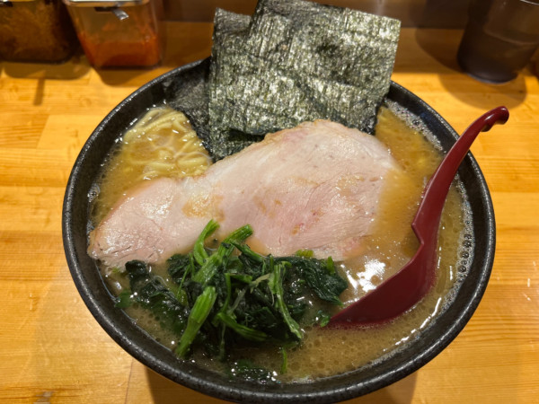 「ラーメン（大盛）」@横浜家系ラーメン 宗八 柏本店の写真
