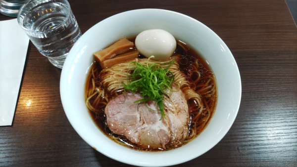 「淡麗醤油　大盛　味玉1100円」@53'sNoodleの写真