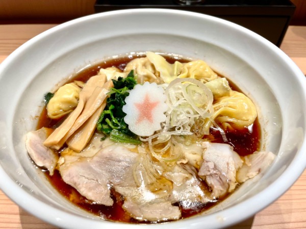 「☆自家製ワンタンそば☆」@横濱中華そば 上星商店 横浜シンフォステージ店の写真