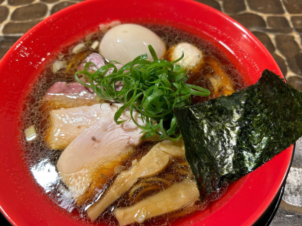 「特級黒さつま鶏　醤油」@特級鶏蕎麦 龍介の写真