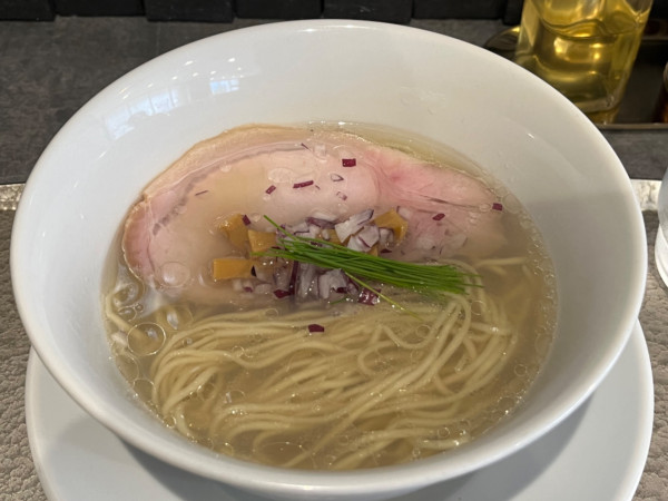 「中華蕎麦（塩）並」@宍道湖しじみ中華蕎麦 琥珀 池袋店の写真