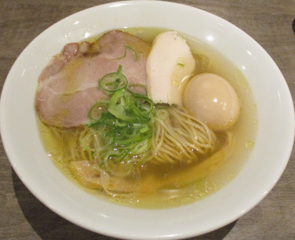 「味玉塩そば　1000円」@自家製麺 竜葵 マルイ北千住店の写真