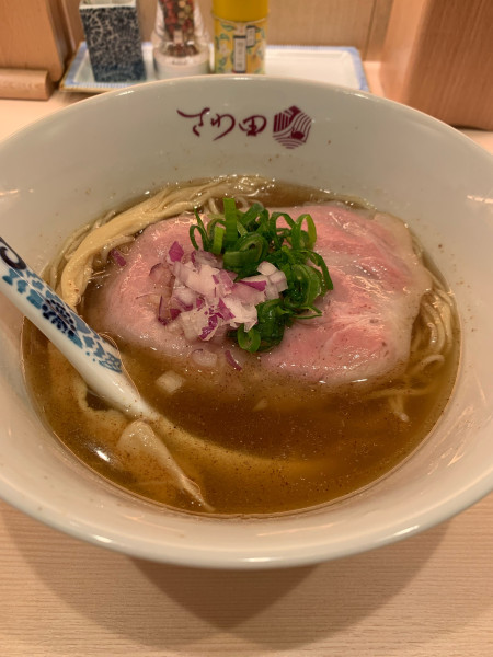 「炭火焼き鯵煮干し 醤油そば＋穂先メンマ」@鴨そば さわ田 ヨドバシ横浜店の写真