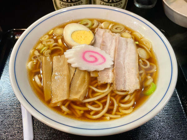 「サッポロ赤星２本＋チャーシュー皿 → ラーメン」@中華そば 下連雀の写真
