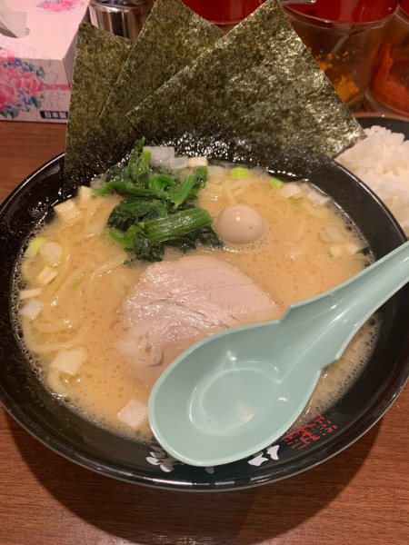 「ラーメン＋ライス（無料）」@横浜家系ラーメン 極味家 北浦和駅前店の写真