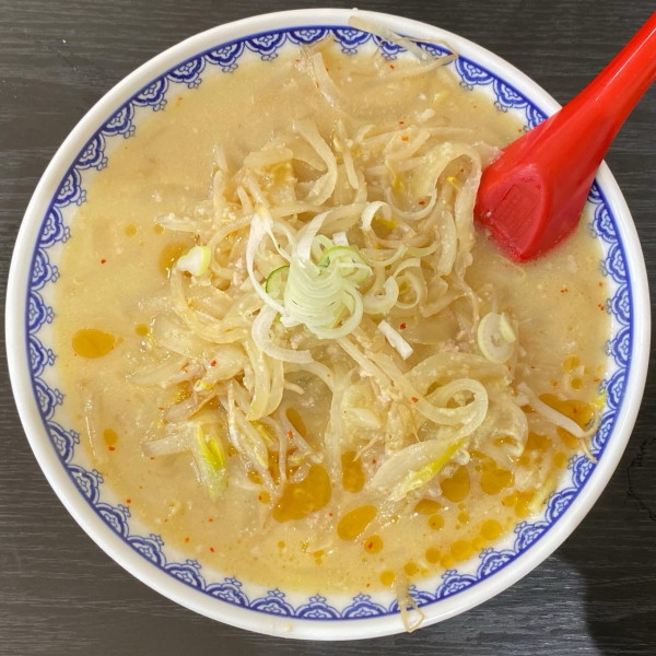 「みそラーメン（麺半分）¥900」@食堂 ニューミサの写真