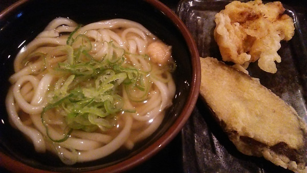 「あつかけ（小） 450円＋さつまいも 130円＋かしわ」@讃岐うどん大使 水道橋麺通団の写真