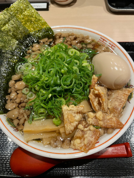 「尾道ラーメン全部のせ」@尾道ラーメン 八じゅう 蒲田本店の写真