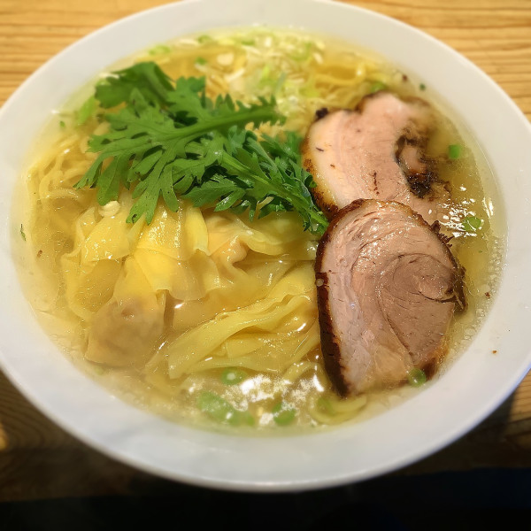 「海老ワンタン入り塩らー麺　1300円」@横濱元町 本丸亭 横浜店の写真