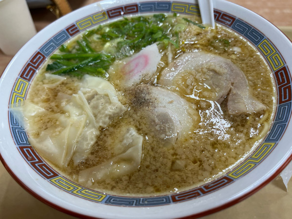 「中華そばこく味ワンタン」@中華そばちから サンリブ府中店の写真