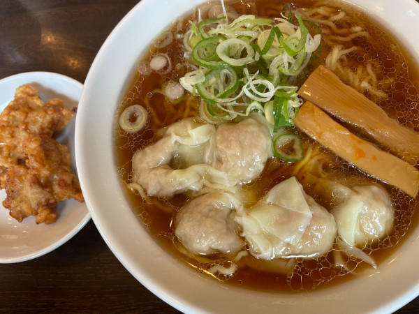 「ワンタン麺900円＋オープン記念唐揚げ２個付き」@中華そば 昌の写真