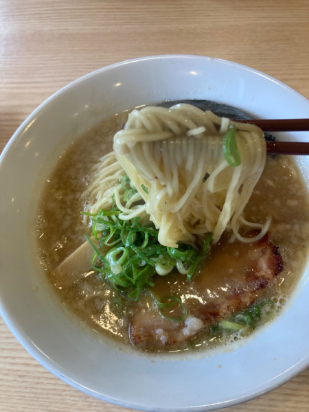 「濃厚醤油ラーメン790 替玉150」@とりの助 八木店の写真