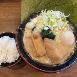 一刀盛りラーメン1150円+大盛り100円