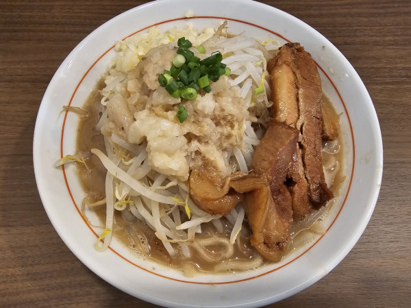 「ラーメン（200g）＋アブラマシマシ　950＋50円」@ラーメン謝の写真