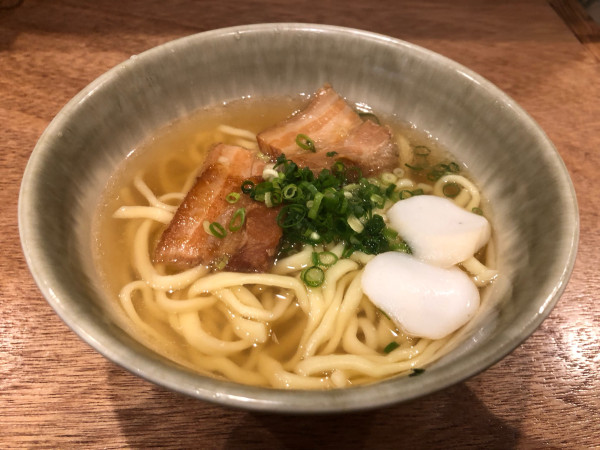 「沖縄そば」@沖縄料理 やんばる 新宿総本店の写真