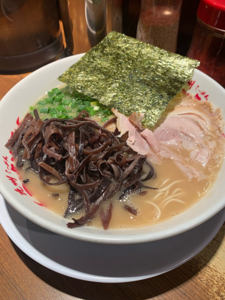「らーめん＋キクラゲ」@九州ラーメン つばめ軒の写真