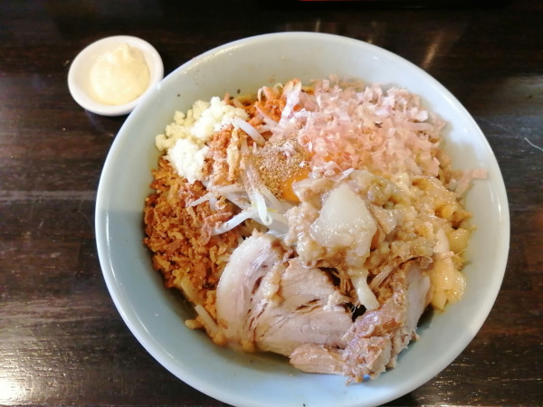 「汁なし＋マヨネーズ」@麺屋 豚他の写真