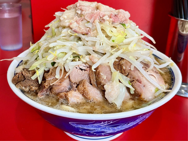 「大豚入り 豚4枚 ニンニク ヤサイ アブラ」@ラーメン二郎 生田駅前店の写真