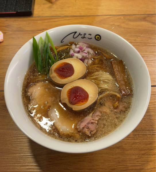 「中華そば+背脂+味玉（1300円）」@中華そば ひよこの写真