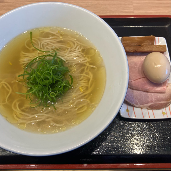 「塩らぁ麺900円半熟味玉120円」@松戸富田製麺 ららぽーとTOKYO-BAY店の写真
