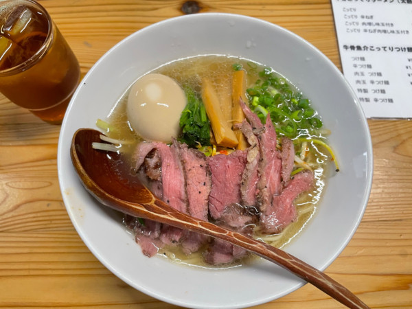 「(塩)牛骨あっさり辛ねぎ+味玉」@麺榮 王様のラーメンの写真