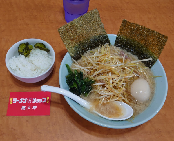 「背脂ネギラーメン＋味玉＋半ライス」@ラーメンショップ大門 福大亭の写真